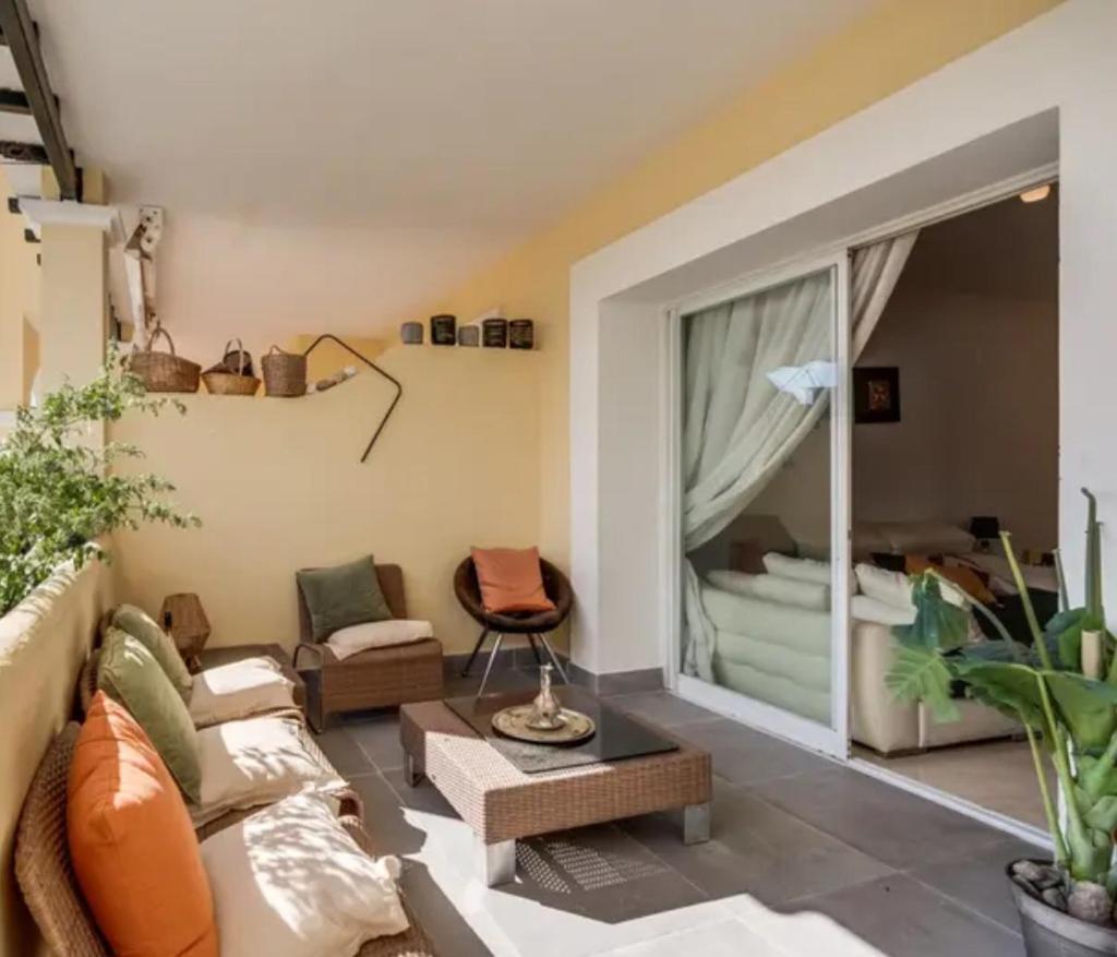 Bedroom, With A Share Bathroom In A Bed And Breakfast Place Malaga Exterior photo